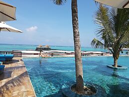 Le Mersenne Zanzibar, Autograph Collection