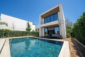 The Norm Collection Door'a Bodrum