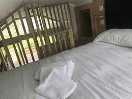 2 Bed Lodge - Sleeps 4 - Parking - Wifi