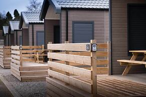 2 Bed Lodge - Sleeps 4 - Parking - Wifi