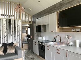 2 Bed Lodge - Sleeps 4 - Parking - Wifi