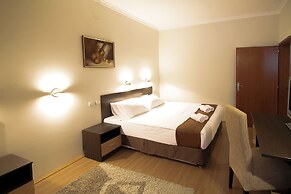 Hotel Junior