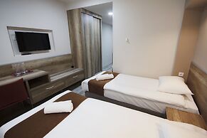 Hotel Junior