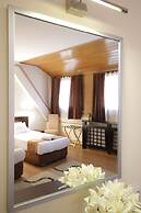 Hotel Junior