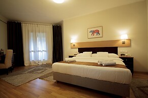 Hotel Junior