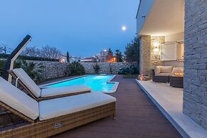 Luxury Villa White Rose with the Pool