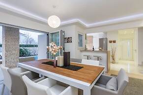 Luxury Villa White Rose with the Pool