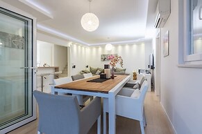 Luxury Villa White Rose with the Pool