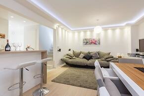 Luxury Villa White Rose with the Pool