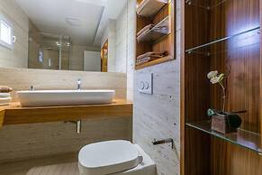 Luxury Villa White Rose with the Pool