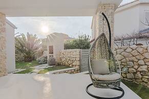 Luxury Villa White Rose with the Pool