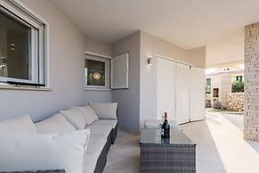 Luxury Villa White Rose with the Pool
