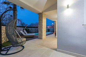 Luxury Villa White Rose with the Pool