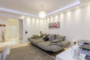 Luxury Villa White Rose with the Pool