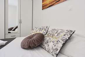 Funtastic C Apartment with Pool and Terrace