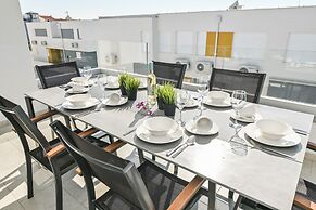 Funtastic C Apartment with Pool and Terrace