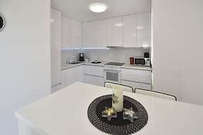 Funtastic C Apartment with Pool and Terrace