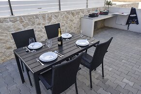 Funtastic C Apartment with Pool and Terrace