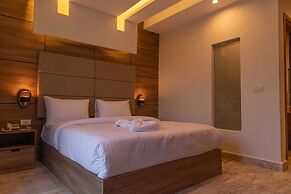 Nine Pyramids View Hotel