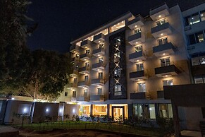 Nine Pyramids View Hotel