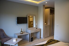 Nine Pyramids View Hotel
