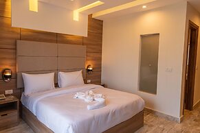 Nine Pyramids View Hotel