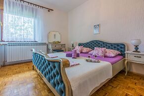 Apartments Ledy