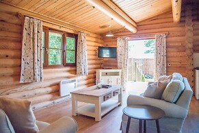 Willow Lodge With Hot Tub, Kingfishers