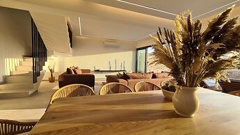 Phaedrus Living: Venus Seaview Lighthouse Villa