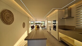 Phaedrus Living: Venus Seaview Lighthouse Villa