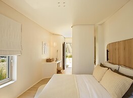 White Pebble Suites