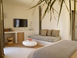 White Pebble Suites
