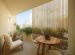 White Pebble Suites