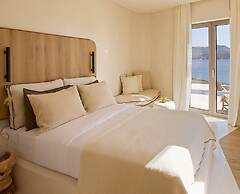 White Pebble Suites