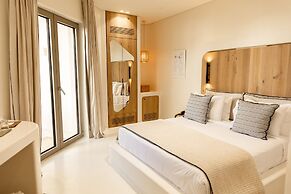 White Pebble Suites