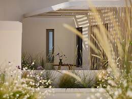 White Pebble Suites