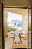 White Pebble Suites