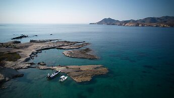 White Pebble Suites