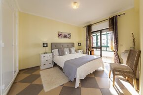 B17 - The Stunning Seaview Apartment