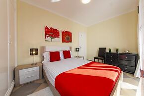 B17 - The Stunning Seaview Apartment