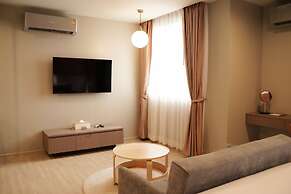 The Rise Suites Hotel Chiang Mai