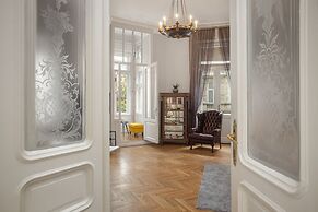 New York Palace View Apartment
