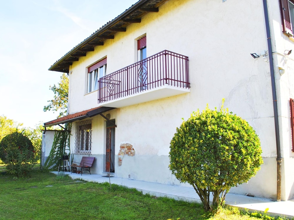 Charming Vacation House in Countryside