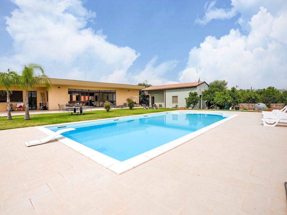 Villa in Solarino With Private Pool