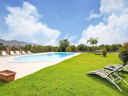 Villa in Solarino With Private Pool