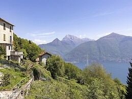 Cozy Hideaway Above Lake Como