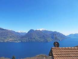 Cozy Hideaway Above Lake Como