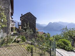 Cozy Hideaway Above Lake Como