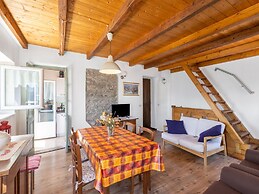 Cozy Hideaway Above Lake Como