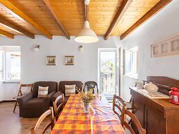Cozy Hideaway Above Lake Como